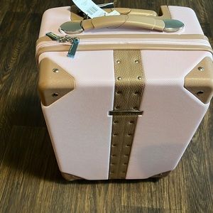 Vince camuto carryon luggage